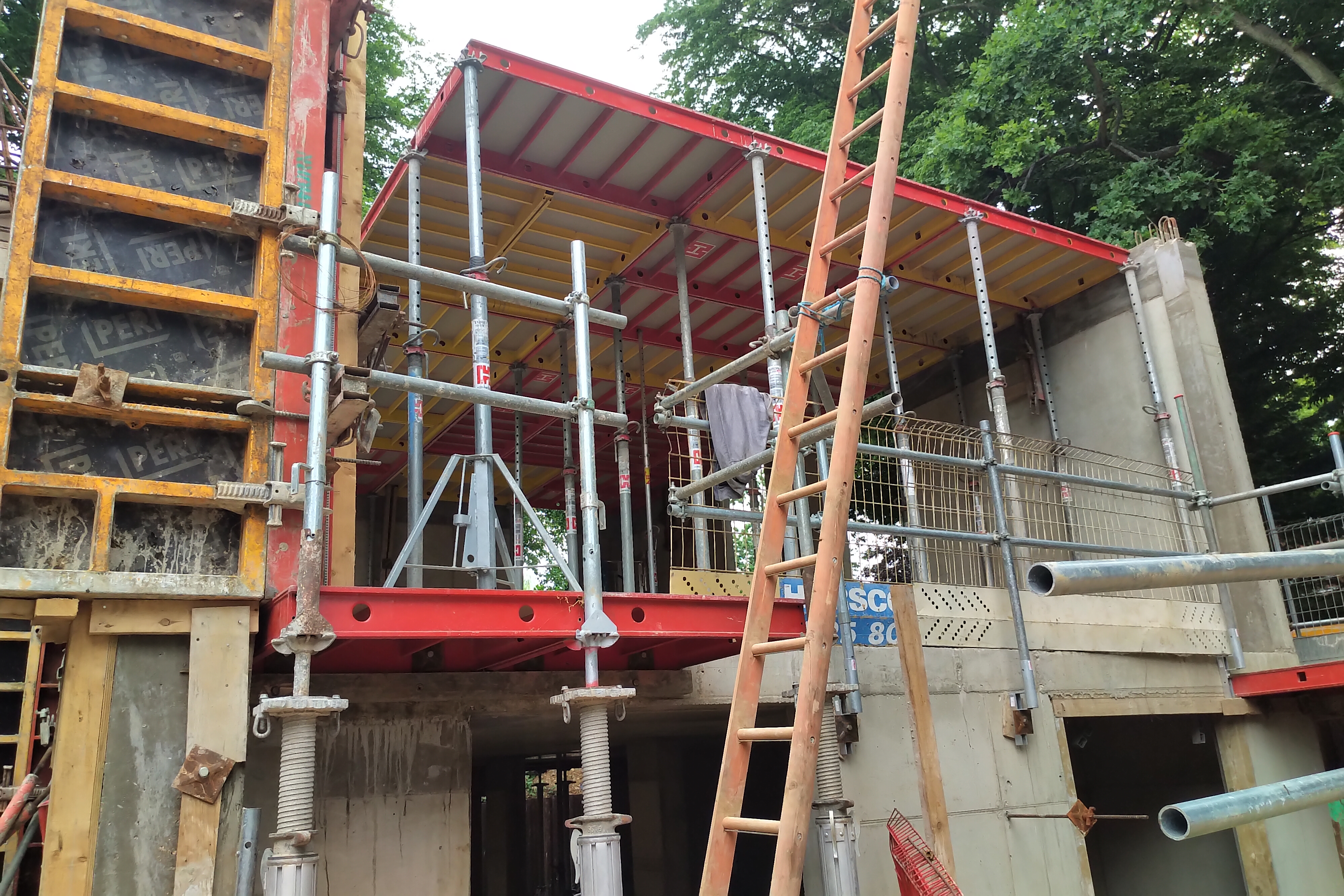 ASUKA247 building contractors at work Thames Valley